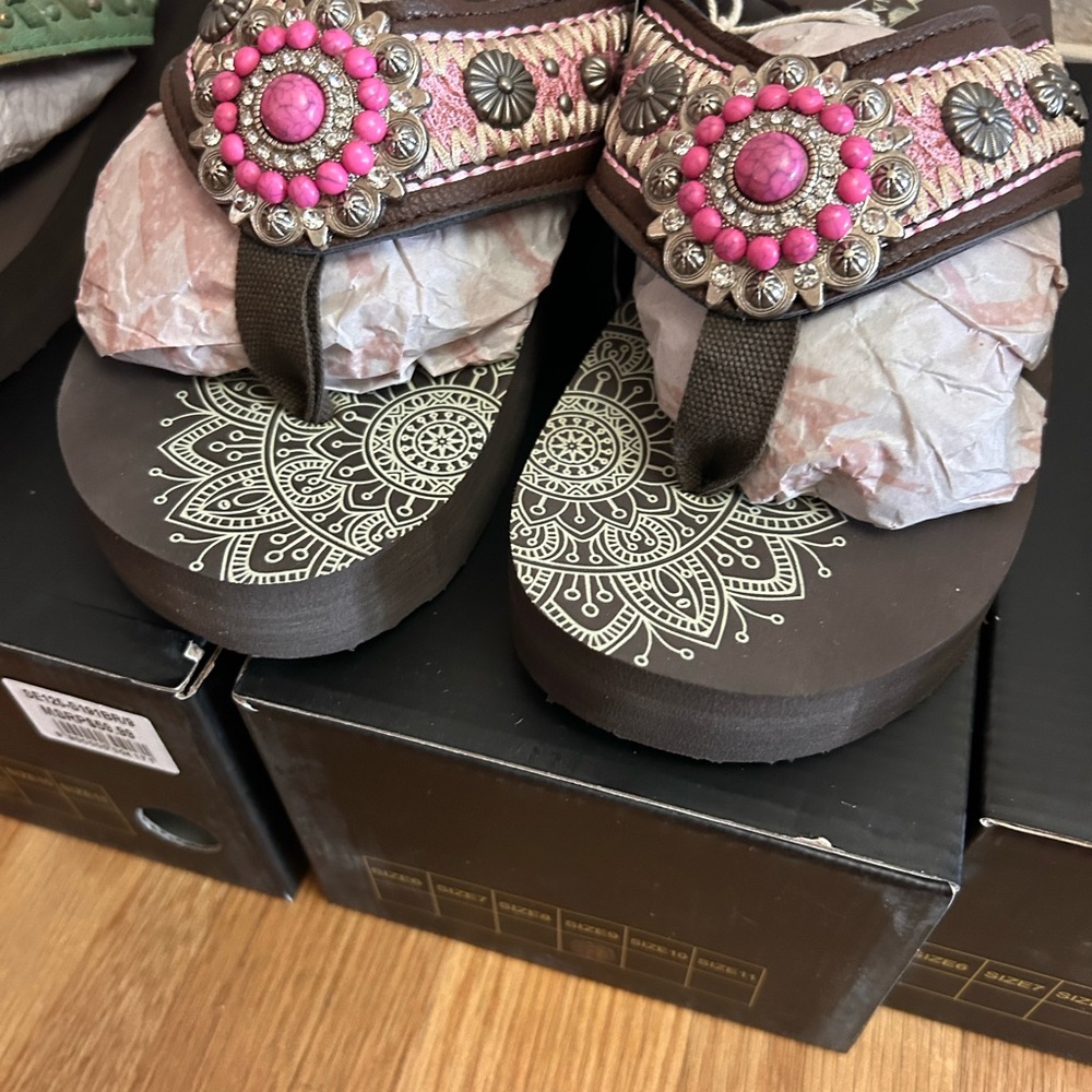 Montana West flip flops size 9